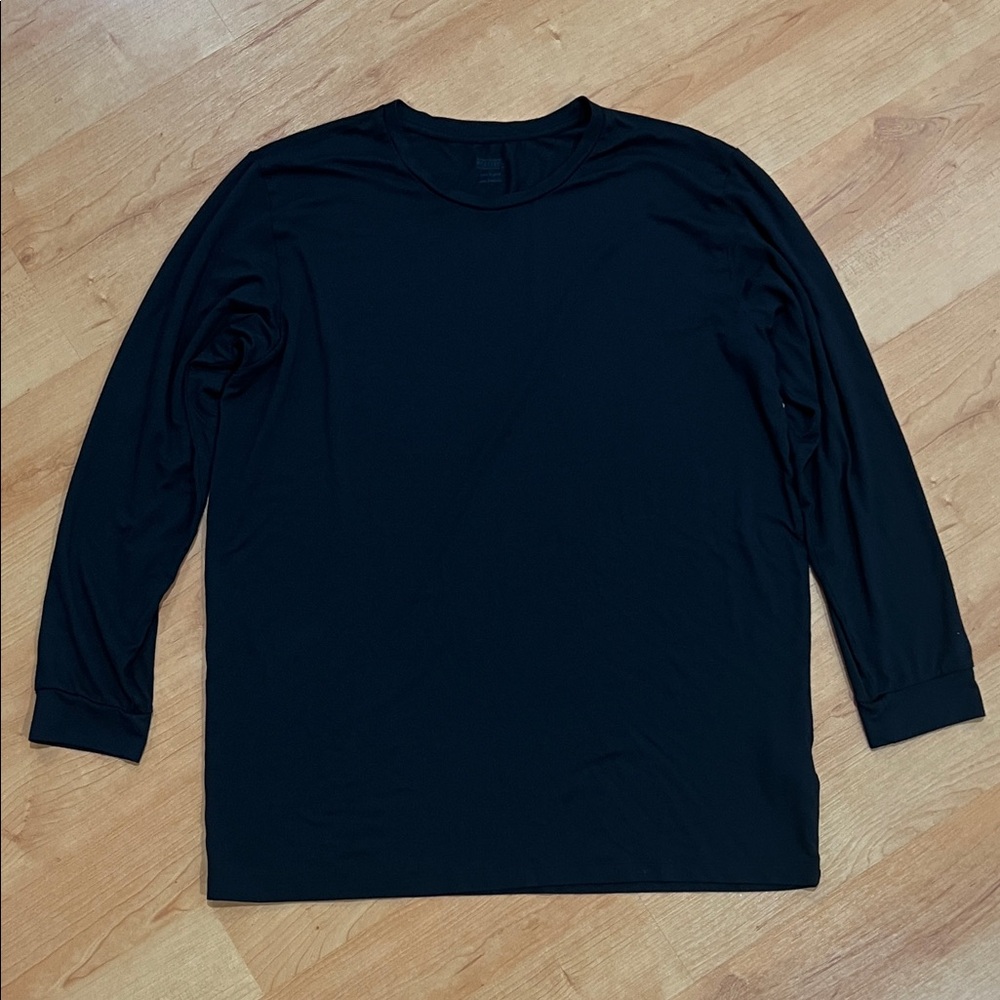 Uniqlo HEATTECH Men's Black Long Sleeve Undershirt. Very good condition.
